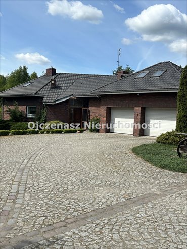 Na sprzedaż przestronny dom 277 m² z obiektem 230 m² w Niemczu dom Niemcz