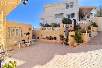 Na sprzedaż przestronny dom 310 m² z basenem i niezależnym apartamentem dom Benidorm