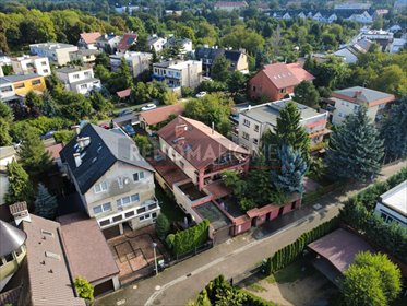 Duży dom wolnostojący z garażami, 740 m2 działki dom Wrocław