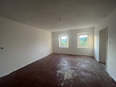 Przestronne 3-pokojowe mieszkanie do remontu (65,3 m²) w Lubaniu mieszkanie Lubań, Główna