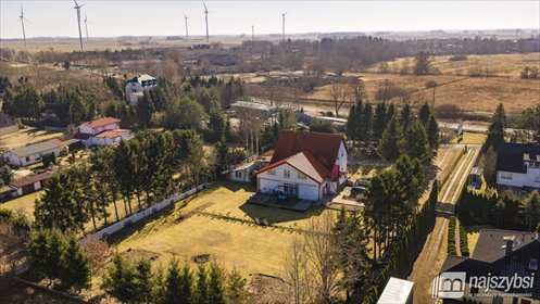 Przestronny dom 430 m2 z 4 mieszkaniami, blisko plaży dom Tymień