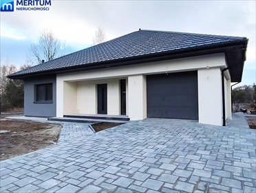 Przestronny dom wolnostojący z garażem i dużą działką dom Jaktorów