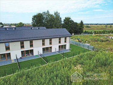 Na sprzedaż przestronne 84 m² dwupoziomowe mieszkanie z ogródkiem i 2 miejscami parkingowymi mieszkanie Niepołomice