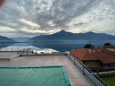 Zapraszam do obejrzenia nowoczesnego 78 m² z panoramicznym widokiem na jezioro mieszkanie Gera Lario