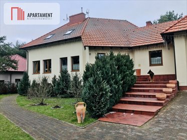 Do sprzedania luksusowa rezydencja 530 m² z basenem i lasem dom Wilcze