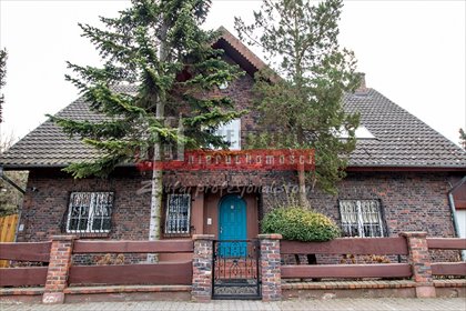 Dom wolnostojący z 4 mieszkaniami i garażem dom Opole, Półwieś