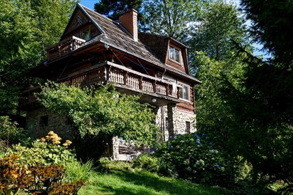 Dom z modrzewiowych bali z widokiem na góry i jezioro dom Międzybrodzie Bialskie
