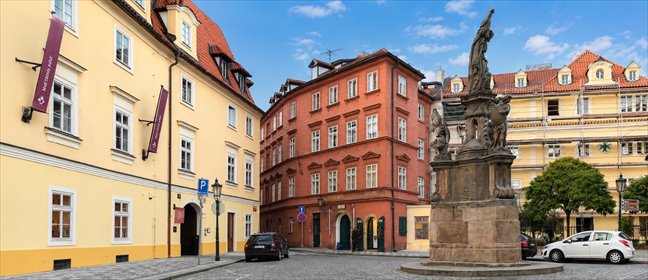 Zabytkowa kamienica na Maltézském náměstí w Pradze. dom Praga, Malá Strana, Maltézské náměstí