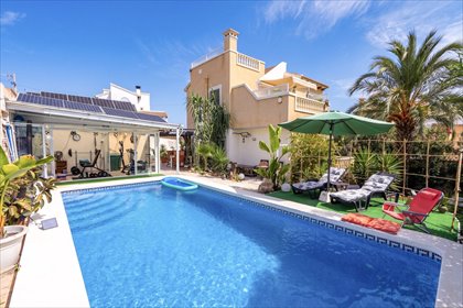 Willa z basenem - widok na góry i morze w El Galan dom Villamartin, Costa Blanca