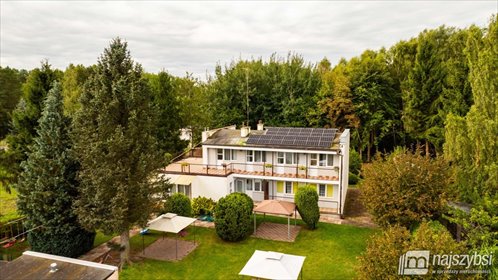 Urokliwy dom wypoczynkowy 300 m2 z 2 budynkami. dom Mrzeżyno, Wieś