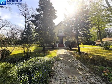 Urokliwa przedwojenna willa w Milanówku z dużym ogrodem dom Milanówek