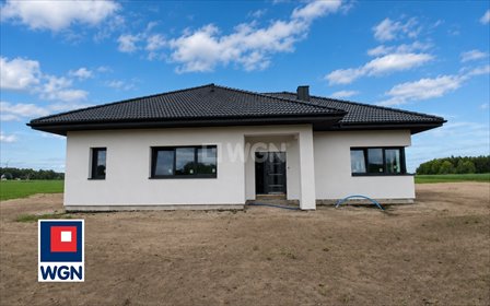 Nowoczesny dom z dużymi przeszkleniami i poddaszem dom Barczygłów, Barczygłów