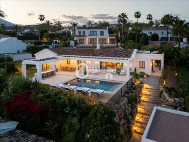 Sprzedam elegancką willę 241 m² z widokiem na morze i basenem dom Nueva Andalucia, Nueva Andalucia