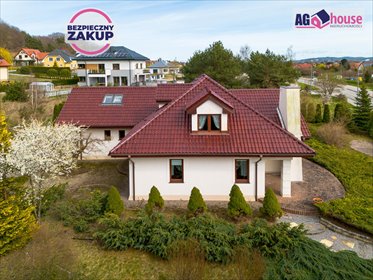 Przestronny dom 336 m² w Redzie z dużą działką i tarasami dom Reda, Konwaliowa