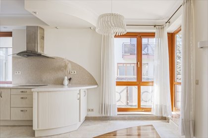 Na wynajem przestronne 3-pokojowe mieszkanie z balkonem i garażem mieszkanie Warszawa, Wilanów Niski, Urodzajna