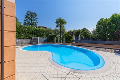 Ekskluzywny apartament z panoramicznym tarasem i basenem mieszkanie Desenzano del Garda