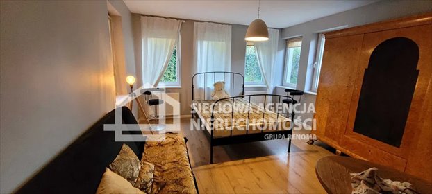 Jasne, oto propozycja rzetelnego i zachęcającego tytułu:

"32 m² mieszkanie z widokiem na las w Gdyni - zapraszam mieszkanie Gdynia, Pustki Cisowskie-Demptowo, Jałowcowa