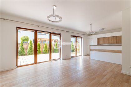 Przestronny segment z ogrodem, garażem i nowoczesnym wykończeniem dom Warszawa, Wilanów Błonia Wilanowskie