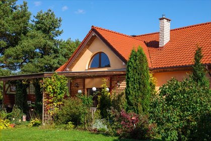 Przestronny dom z dużą działką, stawem i fotowoltaiką dom Karczowiska Górne