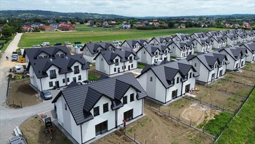 Bliźniak z dużym ogrodem, 2 miejsca, gotowy w 2026! dom Rzeszów, Miejska
