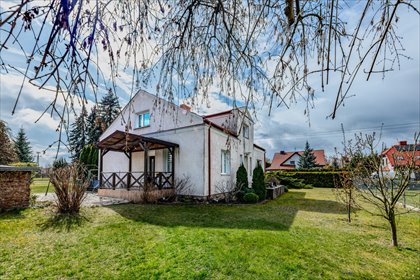 Dom z 5 pokojami, 138 m², ogród 2900 m², garaże, stodoła dom Nasielsk, Ogrodowa