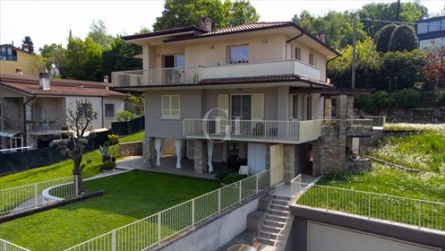 Dwupiętrowy dom z 2 mieszkaniami, ogród i jezioro dom Iseo