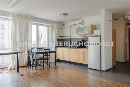 Na sprzedaż przestronne 38 m² w centrum Gdyni z dostępem do plaży mieszkanie Gdynia, Abrahama