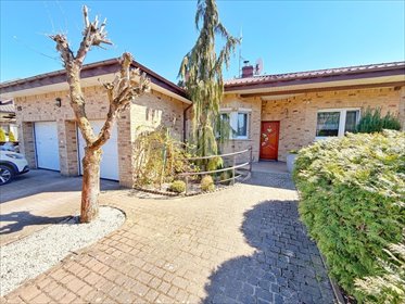 Dom z garażem, fotowoltaiką i ogrzewaniem podłogowym dom Starogard Gdański, Borówkowa