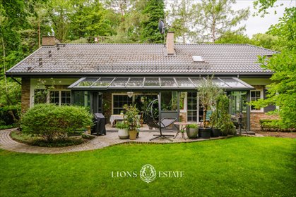 Do sprzedania przestronny dom 400 m² z ogrodem zimowym i starodrzewem dom Zalesie Górne