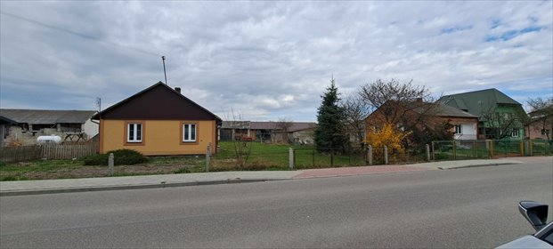 Urokliwe siedlisko 82 m2 z murowanym garażem i stodołą dom Kaznów