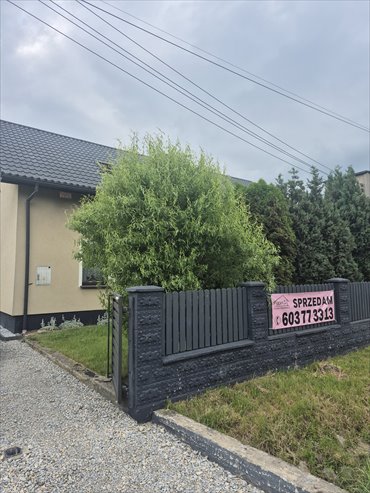 Nowoczesny dom po remoncie, ogrzewanie pompa ciepła dom Bycina, Szkolna