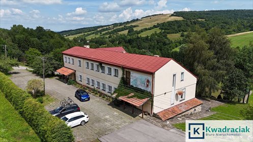 Na sprzedaż funkcjonujące gospodarstwo agroturystyczne 550 m² z basenem i kortami lokal użytkowy Chyrowa