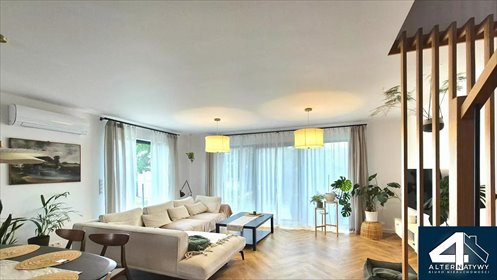Przestronny dom z ogródkiem, nowoczesne rozwiązania dom Dojazdów