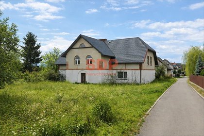 Do sprzedania przestronny dom 400 m² z potencjałem w Długołęce dom Długołęka, Zachodnia