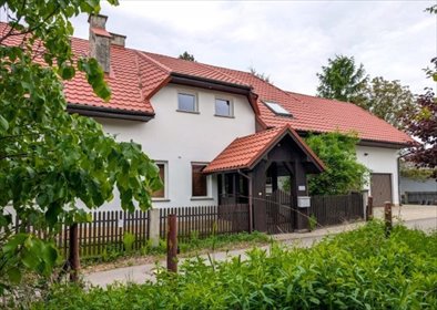 Nowy Sącz, Komfortowy dom 7 pokoi z ogrodem i garażem dom Nowy Sącz, Domki