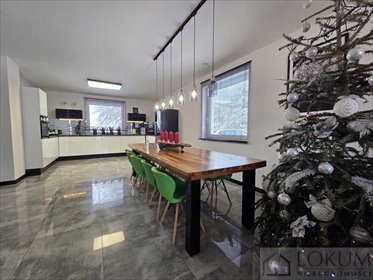 Urokliwy dom z dużą działką i nowoczesnym wykończeniem dom Krasnystaw