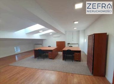 Jasne, oto propozycja rzetelnego i zachęcającego tytułu do ogłoszenia:

**"Przestronne biuro 71 m² w odrestaurowanej kamienicy"** lokal użytkowy Kraków, Zwierzyniec, Salwator