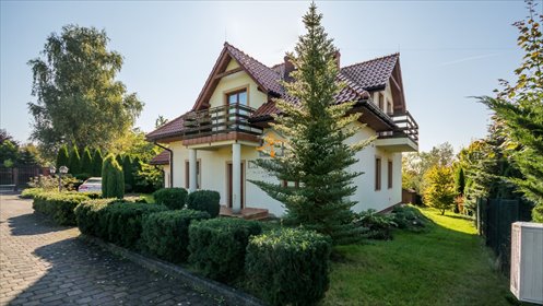 Ekskluzywny dom 200 m² z naturalnym wykończeniem i luksusowymi materiałami dom Ujazd