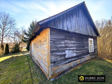 Urokliwe siedlisko z dużą działką i drewnianym domem dom Tworki