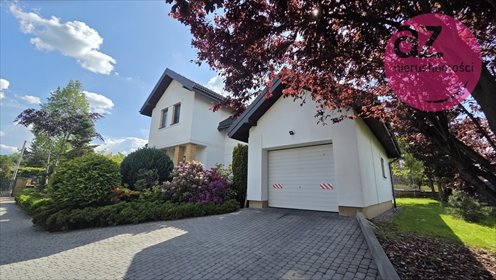 Przestronny dom z ogrodem, garażem i komfortem życia dom Nowy Sącz