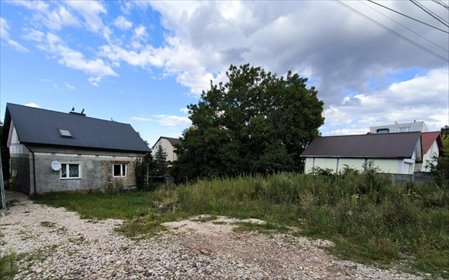 Dom z potencjałem na Kielcach z nowym dachem i adaptacyjnym poddaszem dom Kielce, Bukówka, Berberysowa