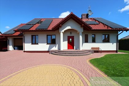 Przestronny dom z kominkiem, tarasem i ogrodem dom Białuń