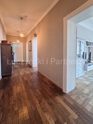 Na sprzedaż przestronne 130 m² w kamienicy z balkonami mieszkanie Jelenia Góra
