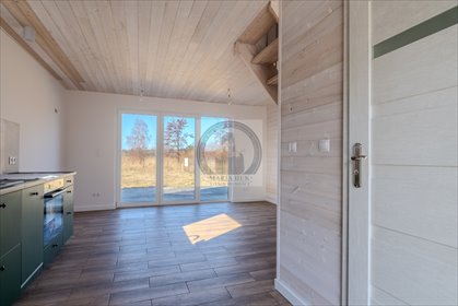 Urokliwy dom nad wodą z tarasem i własnym pomostem dom Zastań
