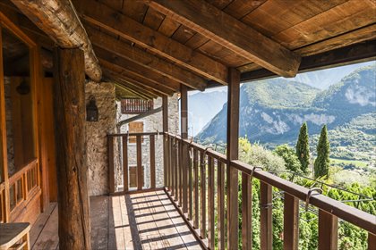 Urokliwa rezydencja z panoramicznym widokiem na jezioro Garda dom Tenno