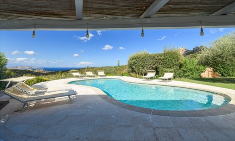 Luksusowa willa z widokiem na morze, basenem i tarasem dom Porto Cervo