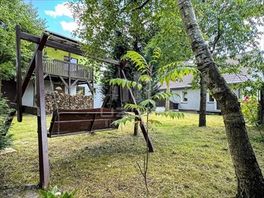 Dom z malowniczym stawem i garażem w Kalisce dom Kaliska, Starowiejska