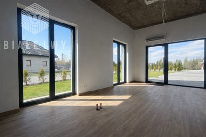 Lokal usługowy 36 m2 z witryną, klimatem i parkingiem lokal użytkowy Prażmów, Piotra Czołchańskiego