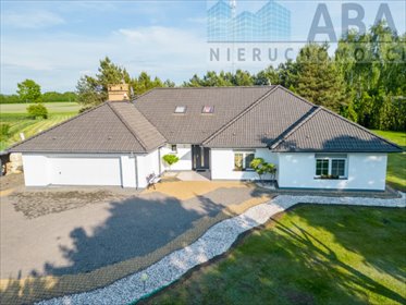 Nowoczesny dom parterowy 251 m² z energooszczędnymi rozwiązaniami dom Stare Miasto, Lisiecka