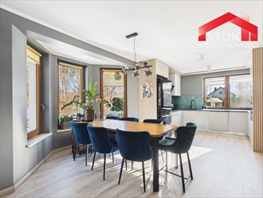 Dom w lesie z dużą działką i nowoczesnym wnętrzem dom Kuriany